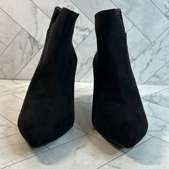 NWT Rouge Black Suede Black Booties With Zippers Faux Alligator On Heel SIZE 10M - Picture 2 of 7